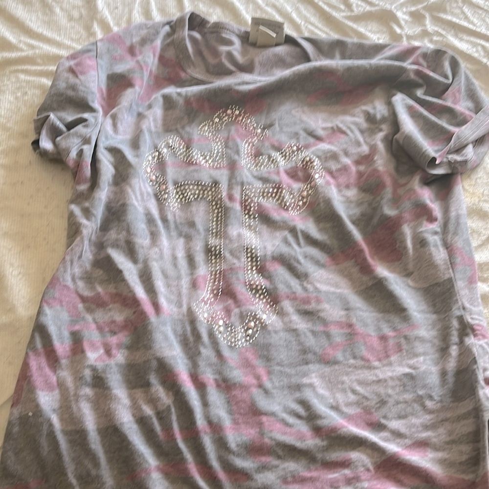 Cross t-shirt